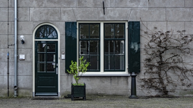 Common Door Issues That Require Emergency Repair